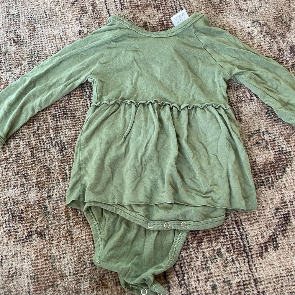 Spearmint Love onesie (12-18m)